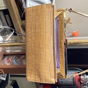 Elegant Tan Crocodile-Embossed Women's Bag